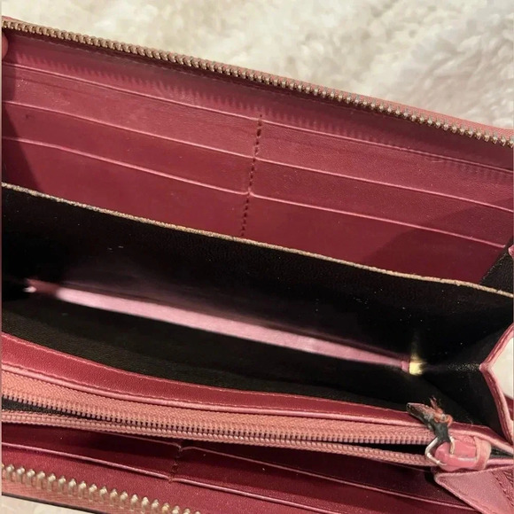 Gucci pink Micro Guccissima used wallet in great condition. Pink Metallic Patent - Picture 5 of 13